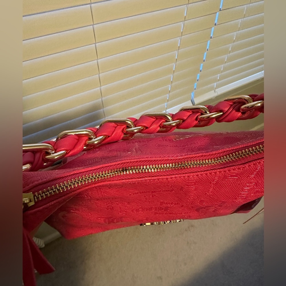 Juicy Couture Vibrant Pink Shoulder Bag with Gold Accents - Picture 2 of 5